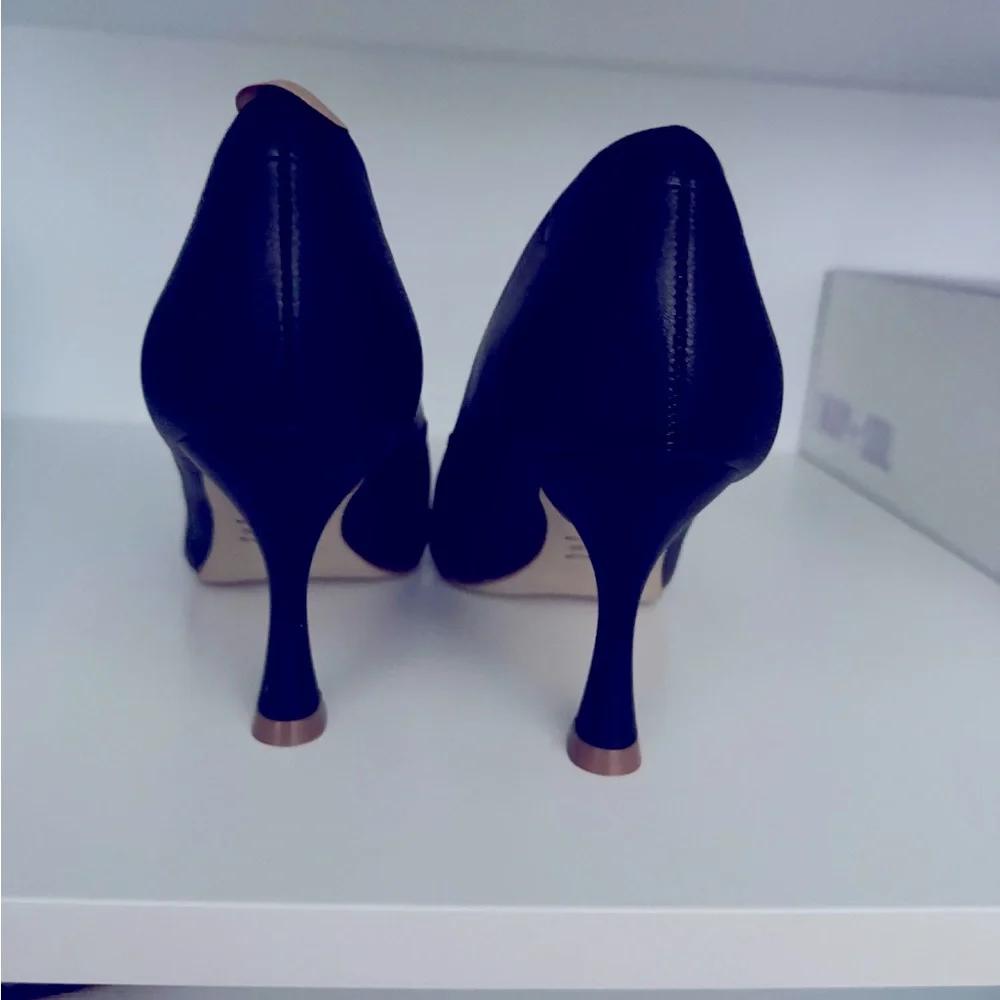 New Black leather pointed toe heels pumps size 6 preppy party wedding comfort